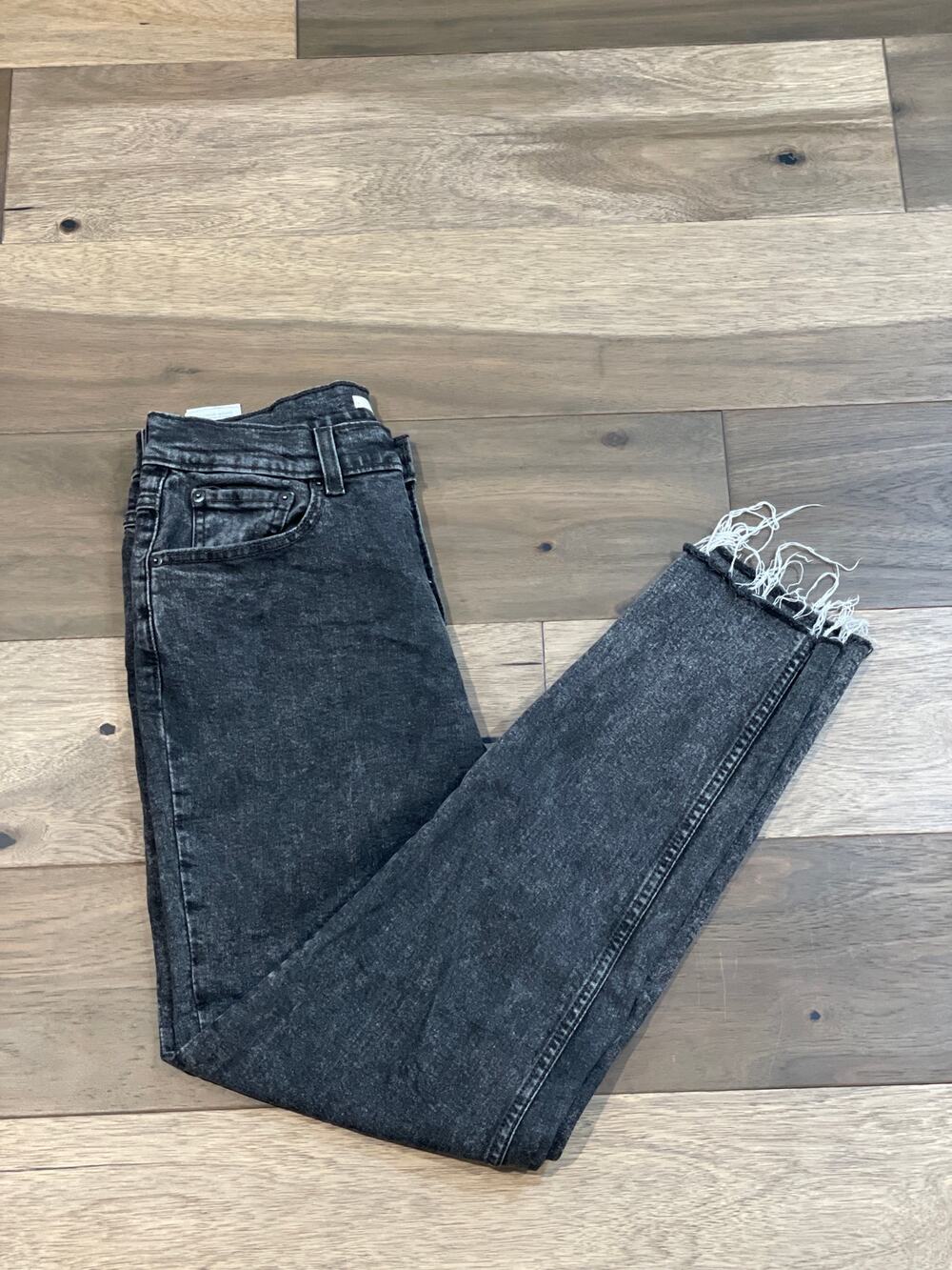 Y2K Levi’s Mom Jeans Black Button Fly -80s Style– Size 28